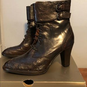 Born brown leather lace up / zip booties Sz 6